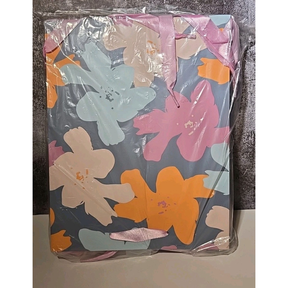 Spritz Flower Gift Bags Set Of 6 Multi Colored 10x7.5x3.75 In. NIP, (169)